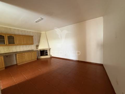 Moradia t2 com garagem – póvoa das mós, pernes | santarém