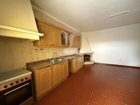 Moradia t2 com garagem – póvoa das mós, pernes | santarém