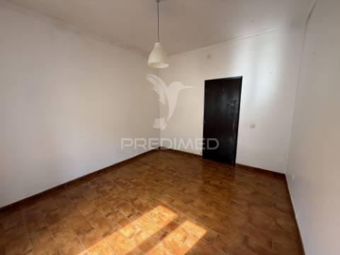 Moradia t2 com garagem – póvoa das mós, pernes | santarém