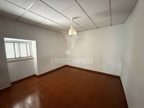 Moradia t2 com garagem – póvoa das mós, pernes | santarém