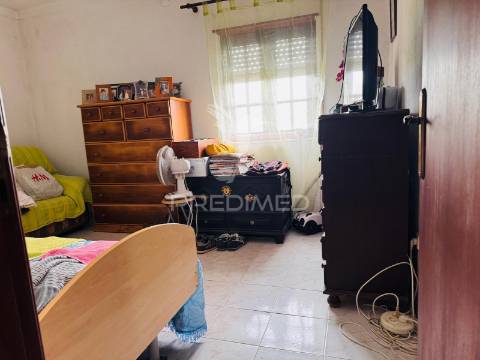 Moradia de campo na quinta do anjo – terreno com 4.520 m²