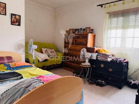 Moradia de campo na quinta do anjo – terreno com 4.520 m²