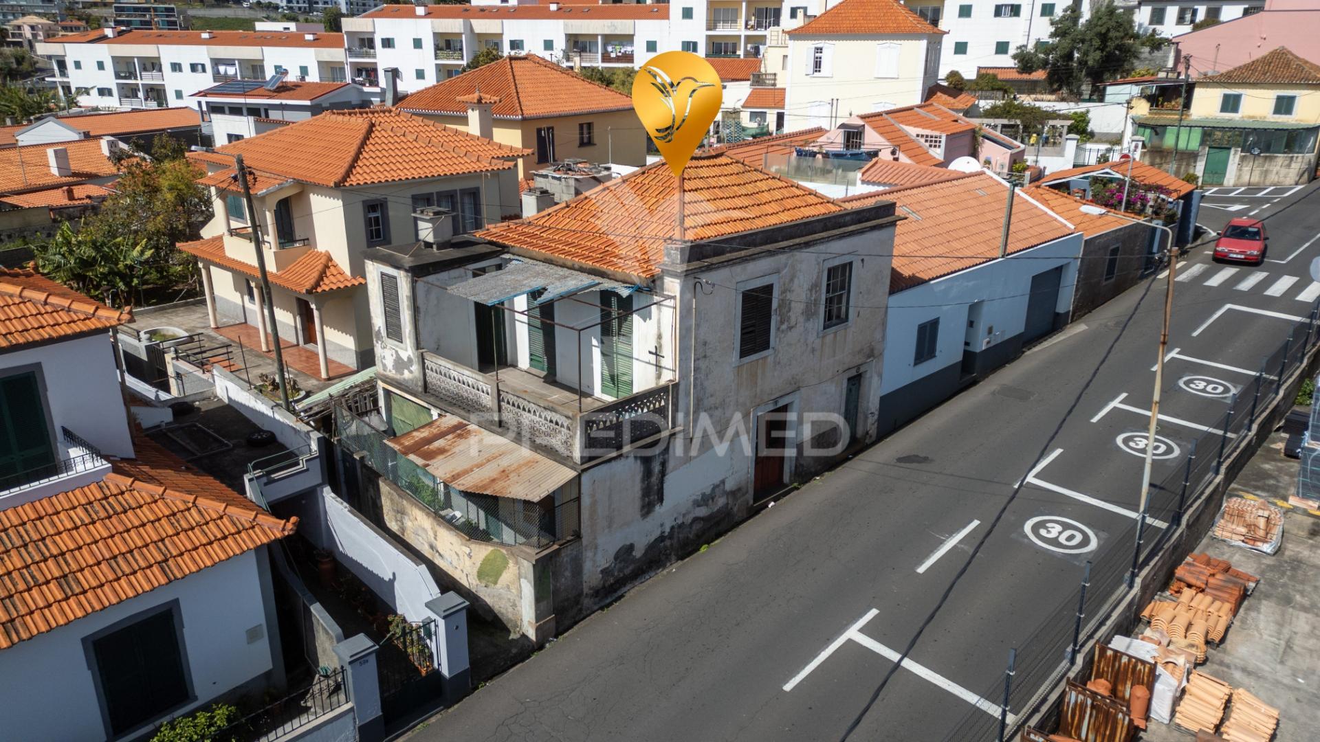 Moradia antiga por recuperar com 2 pisos no funchal - ilha da madeira