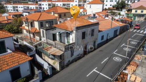 Moradia antiga por recuperar com 2 pisos no funchal - ilha da madeira