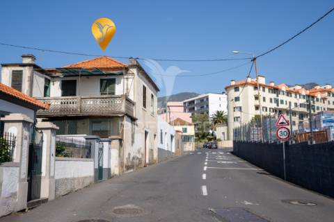 Moradia antiga por recuperar com 2 pisos no funchal - ilha da madeira