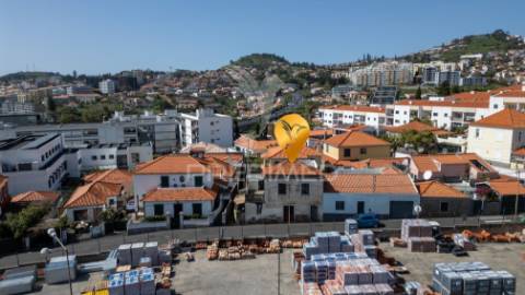 Moradia antiga por recuperar com 2 pisos no funchal - ilha da madeira