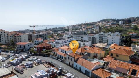 Moradia antiga por recuperar com 2 pisos no funchal - ilha da madeira