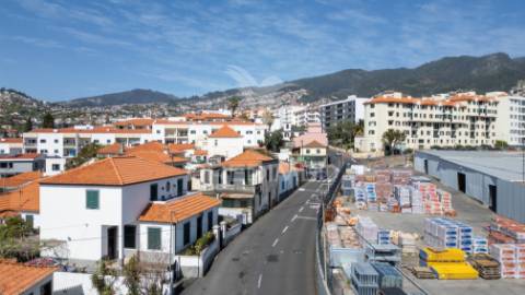 Moradia antiga por recuperar com 2 pisos no funchal - ilha da madeira