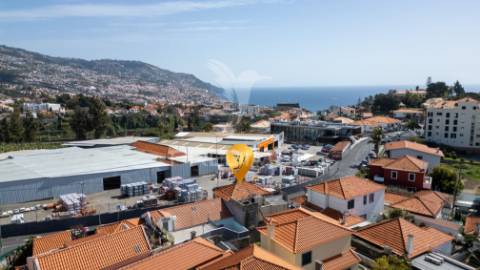 Moradia antiga por recuperar com 2 pisos no funchal - ilha da madeira