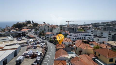 Moradia antiga por recuperar com 2 pisos no funchal - ilha da madeira