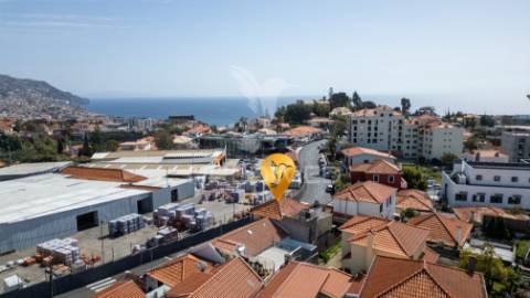 Moradia antiga por recuperar com 2 pisos no funchal - ilha da madeira