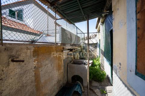 Moradia antiga por recuperar com 2 pisos no funchal - ilha da madeira