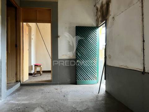 Moradia antiga por recuperar com 2 pisos no funchal - ilha da madeira