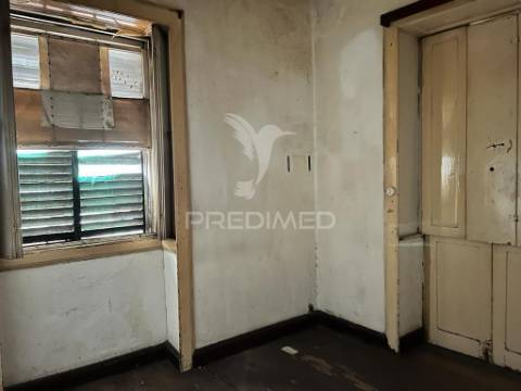 Moradia antiga por recuperar com 2 pisos no funchal - ilha da madeira