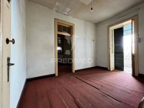 Moradia antiga por recuperar com 2 pisos no funchal - ilha da madeira