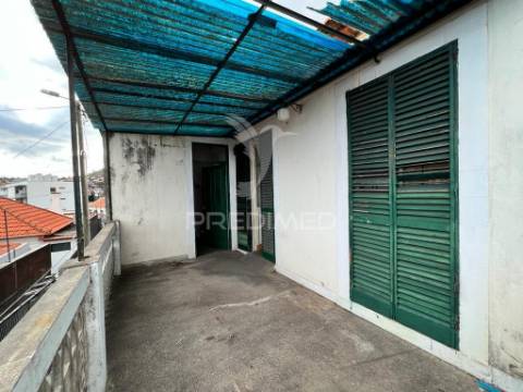 Moradia antiga por recuperar com 2 pisos no funchal - ilha da madeira