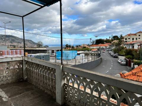 Moradia antiga por recuperar com 2 pisos no funchal - ilha da madeira