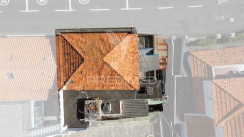 Moradia antiga por recuperar com 2 pisos no funchal - ilha da madeira