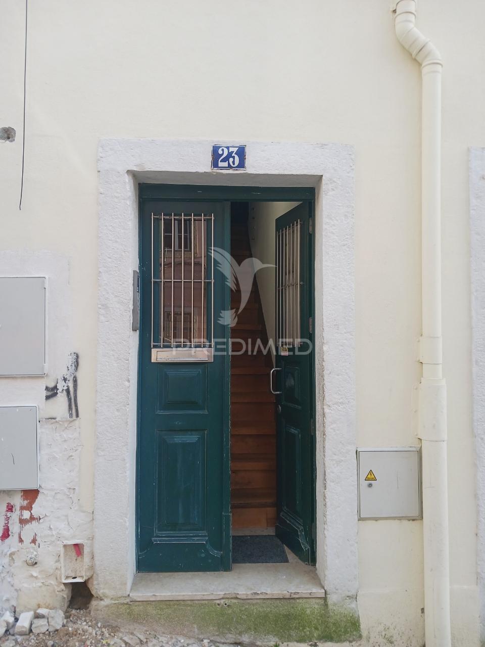 Apartamento t1 na zona histórica da estrela, lisboa