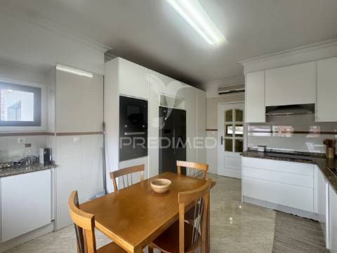 Magnífico t3 nas colinas do cruzeiro – conforto, elegância e localização premium