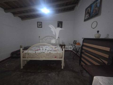 Moradia térrea com quintal – safara | 604 m² de terreno