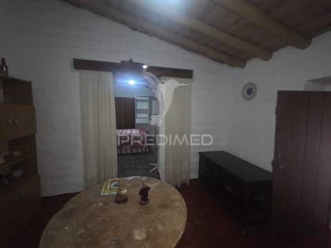 Moradia térrea com quintal – safara | 604 m² de terreno