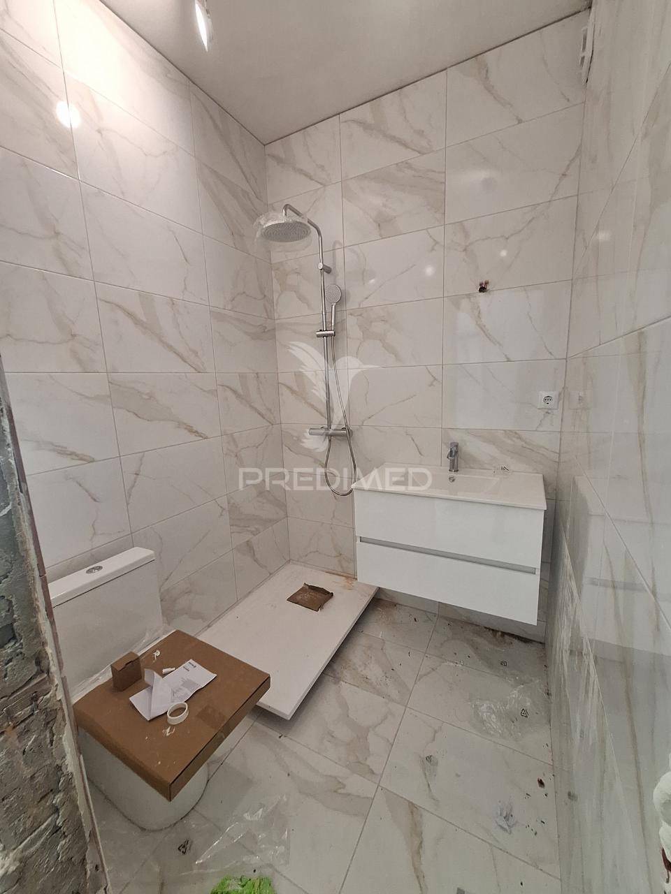 Remodelado junto estação da amadora