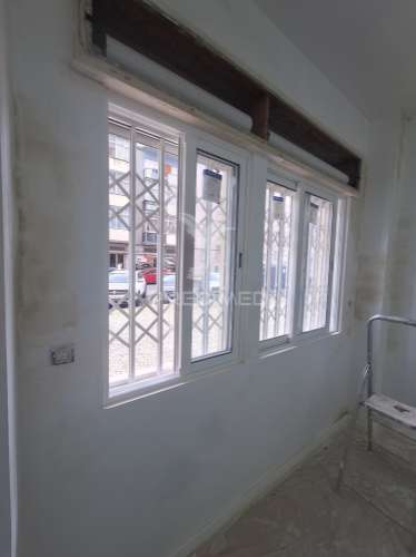 Remodelado junto estação da amadora