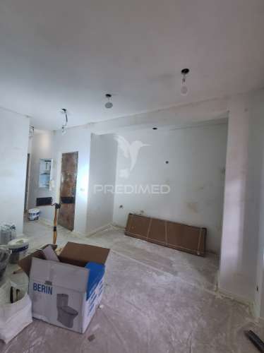 Remodelado junto estação da amadora