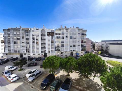 Apt t3 com 131 m², varandas e arrecadação | avenida via láctea, nº 34 | rio de mouro | sintra