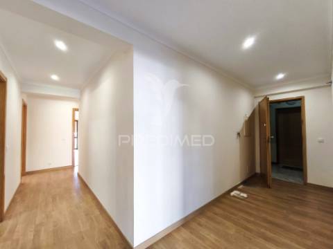 Apt t3 com 131 m², varandas e arrecadação | avenida via láctea, nº 34 | rio de mouro | sintra