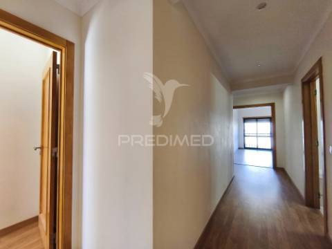 Apt t3 com 131 m², varandas e arrecadação | avenida via láctea, nº 34 | rio de mouro | sintra