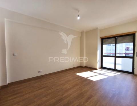 Apt t3 com 131 m², varandas e arrecadação | avenida via láctea, nº 34 | rio de mouro | sintra
