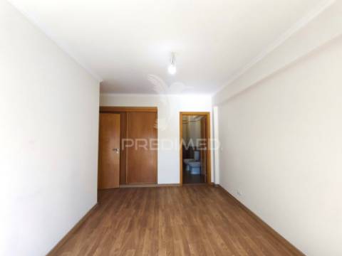 Apt t3 com 131 m², varandas e arrecadação | avenida via láctea, nº 34 | rio de mouro | sintra