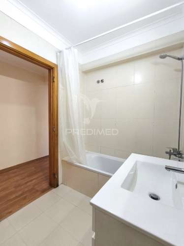 Apt t3 com 131 m², varandas e arrecadação | avenida via láctea, nº 34 | rio de mouro | sintra