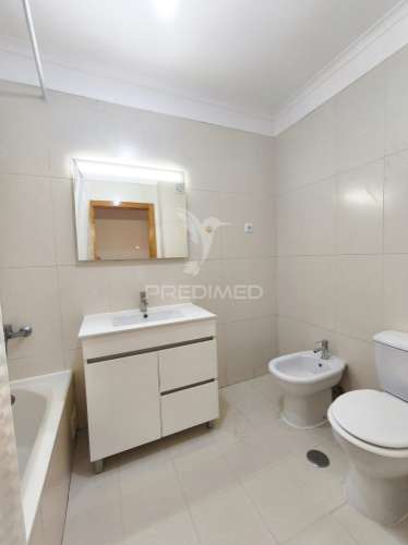 Apt t3 com 131 m², varandas e arrecadação | avenida via láctea, nº 34 | rio de mouro | sintra