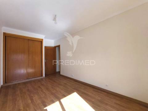 Apt t3 com 131 m², varandas e arrecadação | avenida via láctea, nº 34 | rio de mouro | sintra