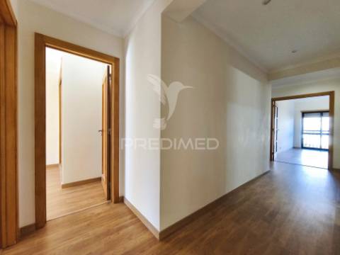 Apt t3 com 131 m², varandas e arrecadação | avenida via láctea, nº 34 | rio de mouro | sintra