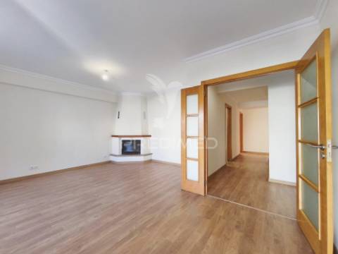 Apt t3 com 131 m², varandas e arrecadação | avenida via láctea, nº 34 | rio de mouro | sintra