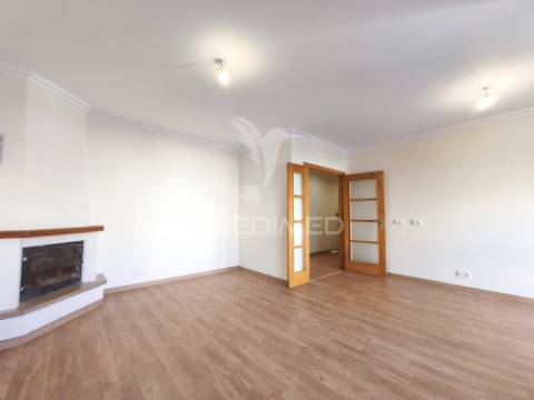 Apt t3 com 131 m², varandas e arrecadação | avenida via láctea, nº 34 | rio de mouro | sintra