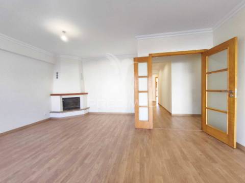 Apt t3 com 131 m², varandas e arrecadação | avenida via láctea, nº 34 | rio de mouro | sintra