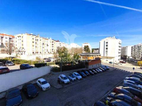 Apt t3 com 131 m², varandas e arrecadação | avenida via láctea, nº 34 | rio de mouro | sintra