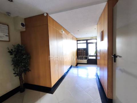 Apt t3 com 131 m², varandas e arrecadação | avenida via láctea, nº 34 | rio de mouro | sintra