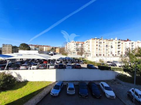 Apt t3 com 131 m², varandas e arrecadação | avenida via láctea, nº 34 | rio de mouro | sintra