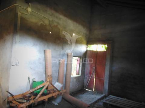 Imóvel p/ recuperar vilarinho s. romão - douro vinhateiro