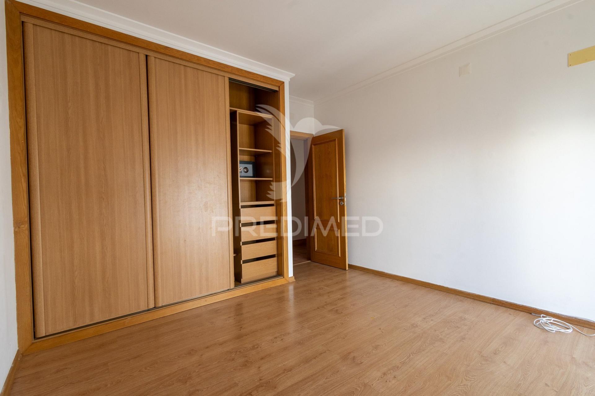 Bairro dos álamos - apartamento t3 com garagem