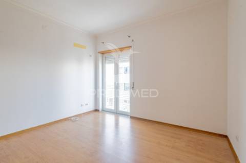 Bairro dos álamos - apartamento t3 com garagem