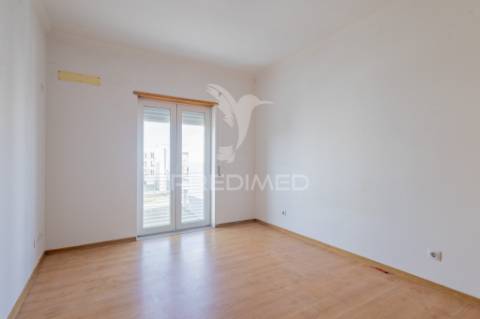 Bairro dos álamos - apartamento t3 com garagem