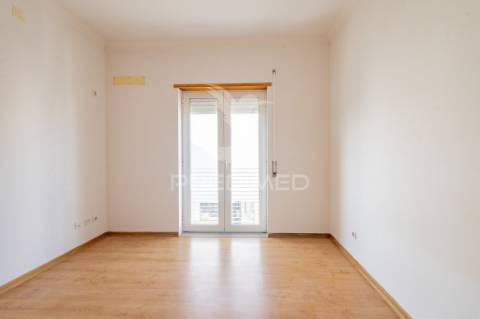 Bairro dos álamos - apartamento t3 com garagem