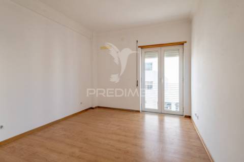 Bairro dos álamos - apartamento t3 com garagem